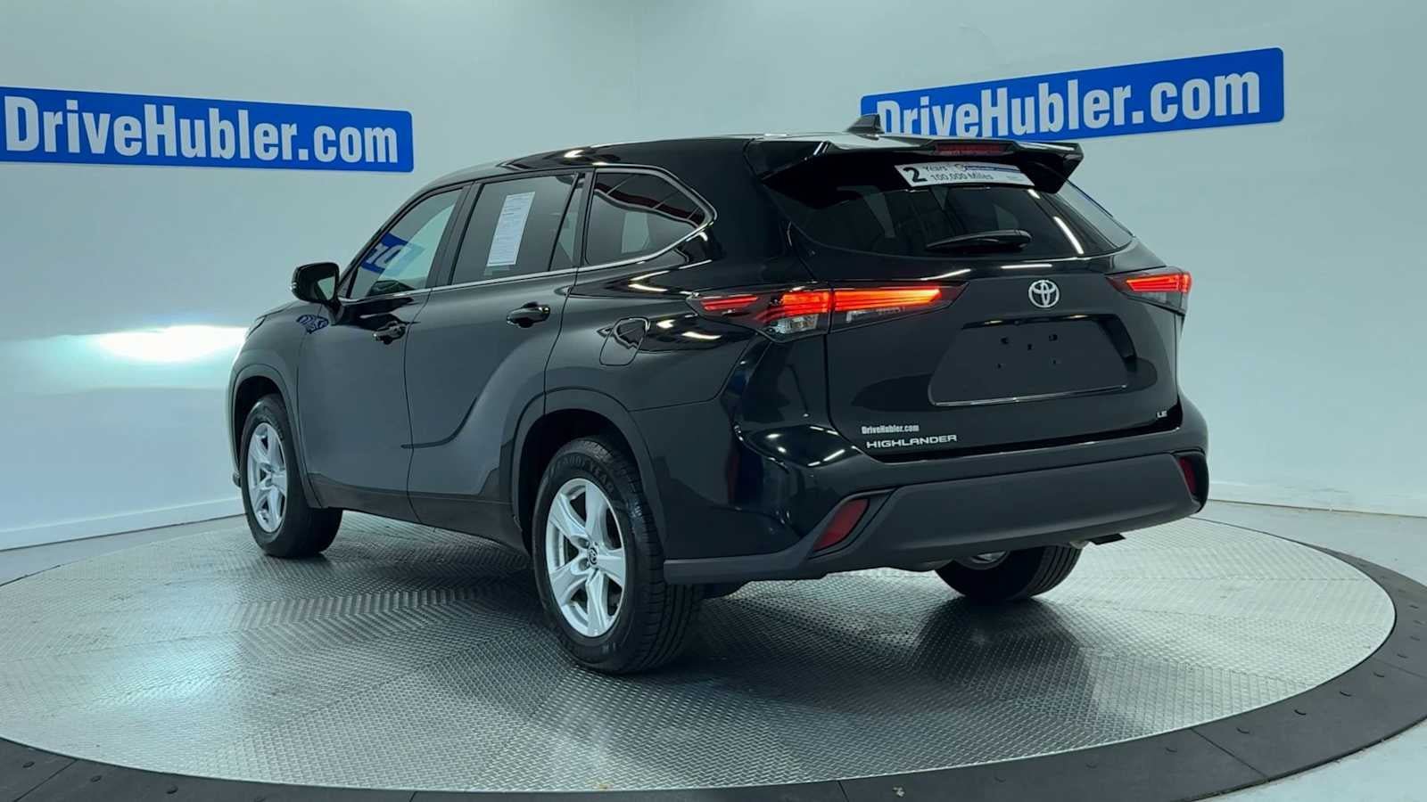 Used 2025 Toyota Highlander LE FWD image 6