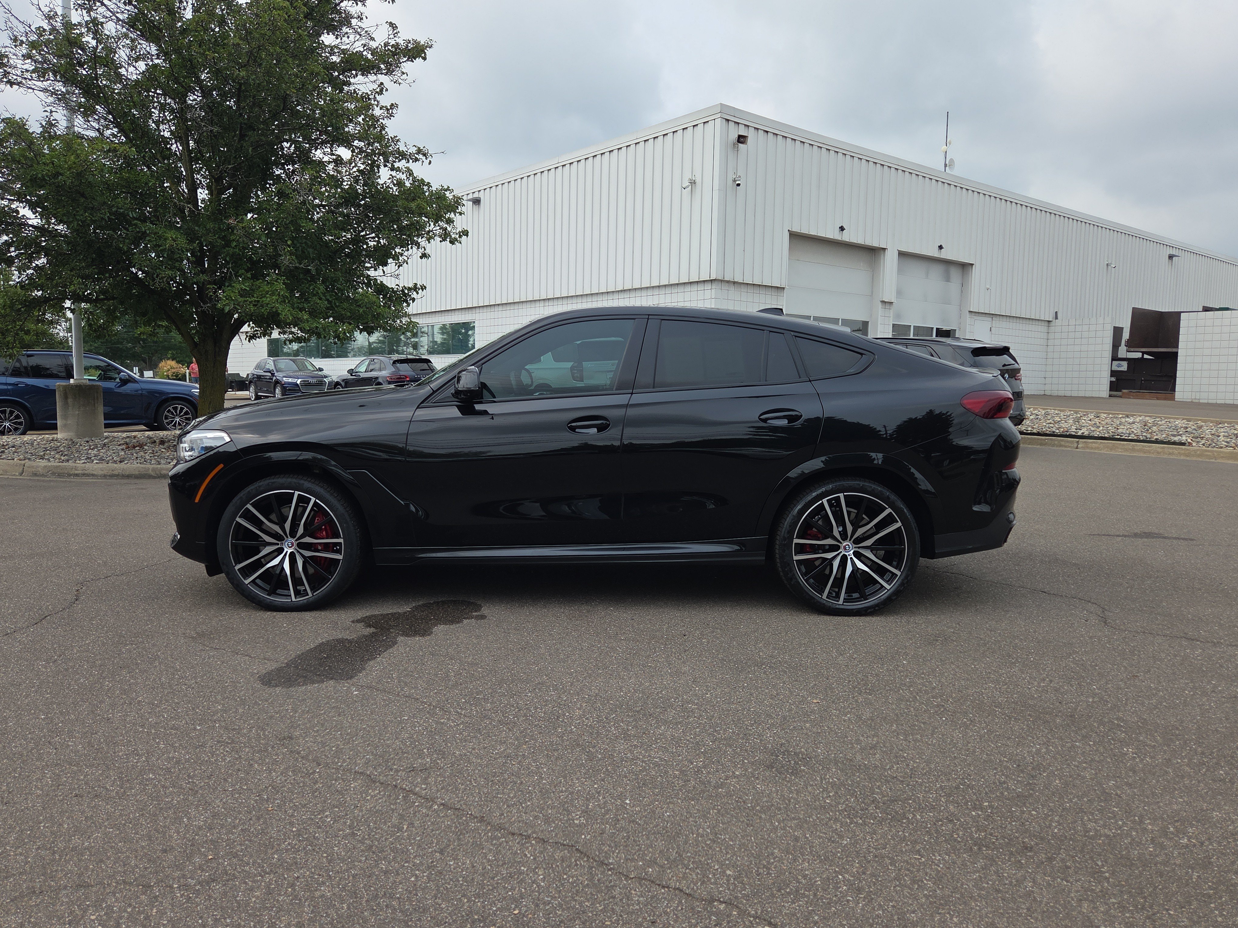 Used 2023 BMW X6 M50i w/ Executive Package AWD/4WD image 2