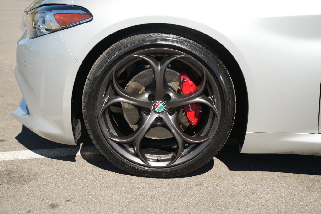 Used 2017 Alfa Romeo Giulia Ti w/ TI 19" Sport Package RWD image 12