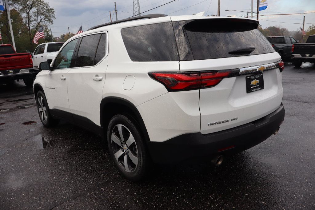 Used 2023 Chevrolet Traverse LT w/ LT Premium Package AWD/4WD image 3