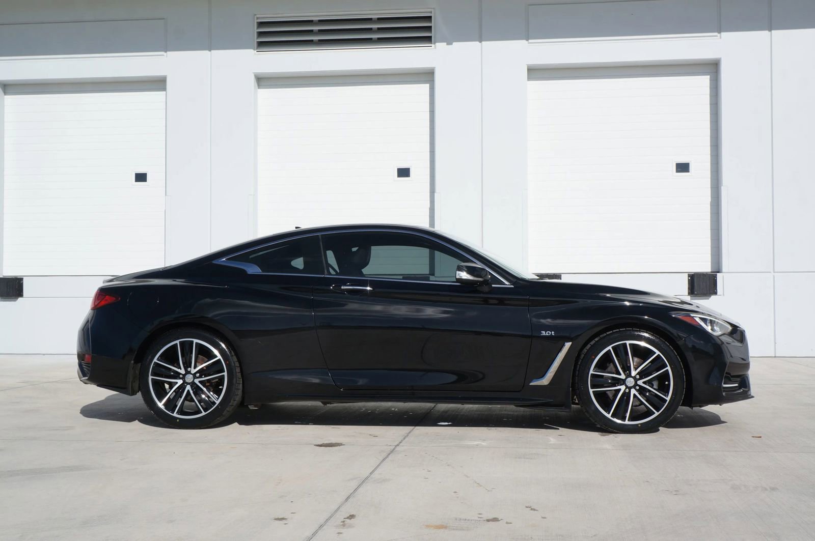 Used 2018 INFINITI Q60 3.0t Luxe w/ Sensory Package 3.0T Luxe AWD/4WD image 15