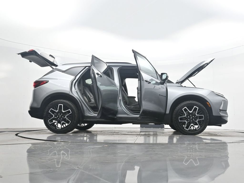 Used 2023 Chevrolet Blazer RS w/ Driver Confidence II Package FWD image 42