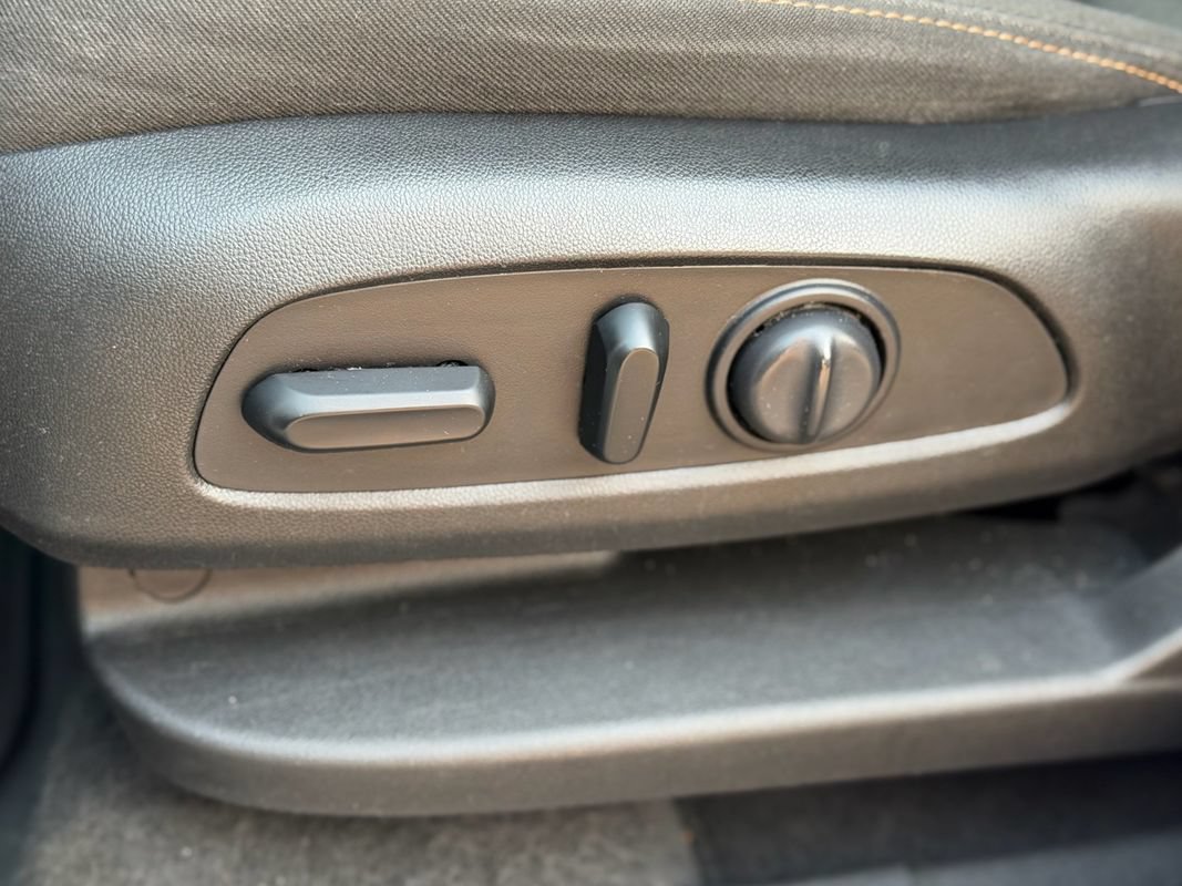 Used 2019 Chevrolet Equinox LT FWD image 24