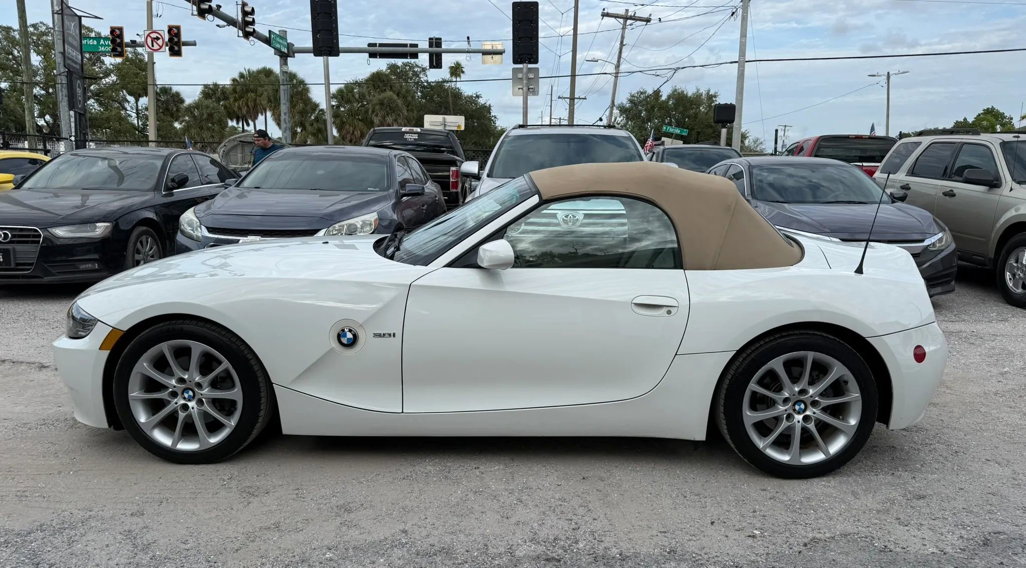 Used 2006 BMW Z4 3.0i RWD image 9