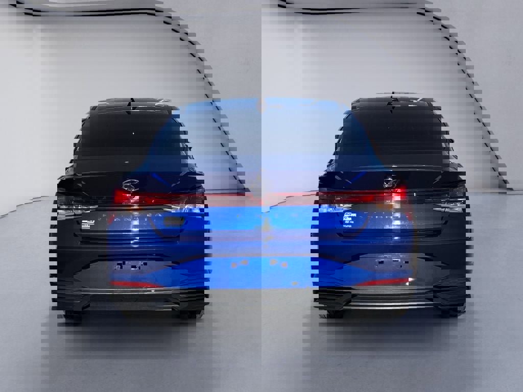 Used 2022 Hyundai Elantra SE image 4