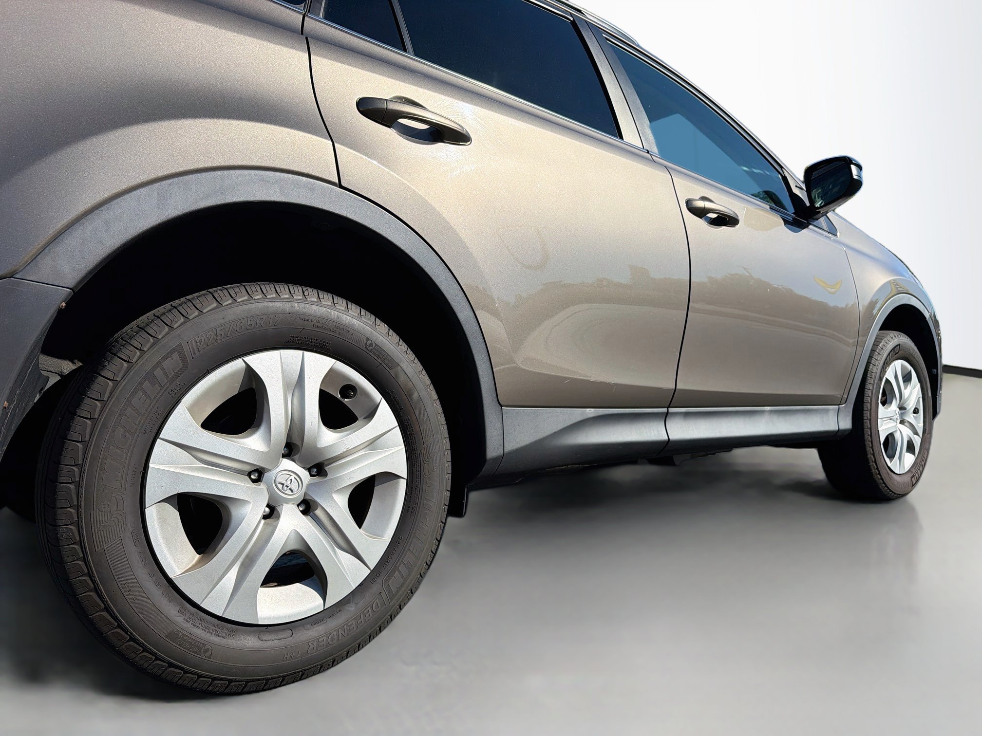 Used 2015 Toyota RAV4 LE AWD/4WD image 7