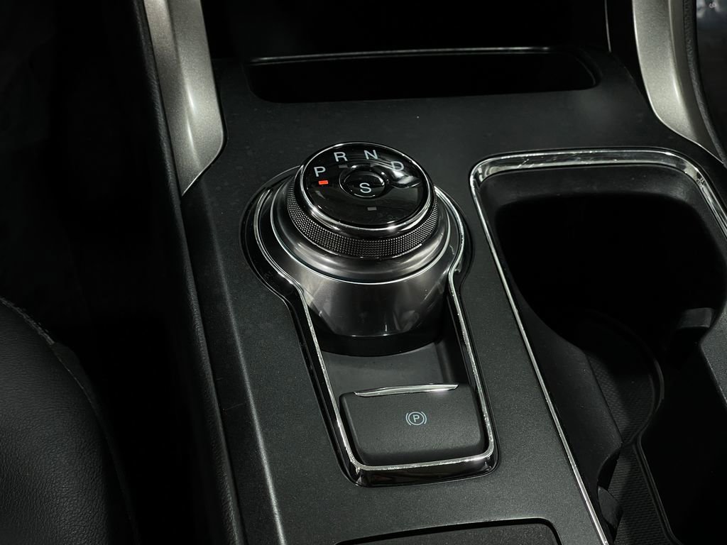 Used 2017 Ford Fusion SE w/ Fusion SE Technology Package image 25