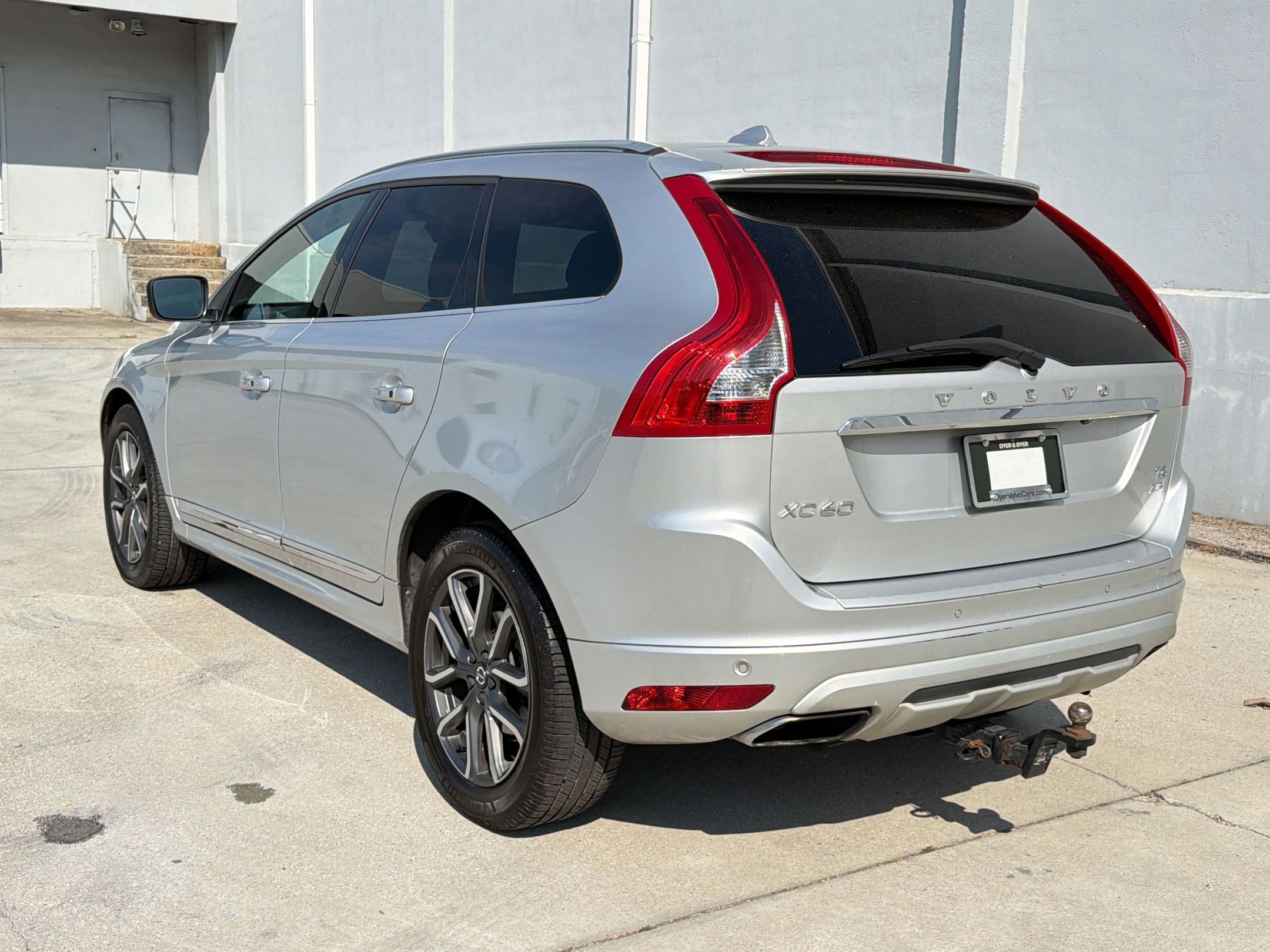 Used 2017 Volvo XC60 T6 Dynamic w/ Climate Package AWD/4WD image 3