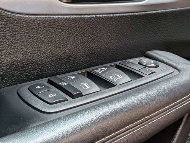 Used 2023 Chrysler Pacifica Touring-L w/ S Appearance Package FWD image 25