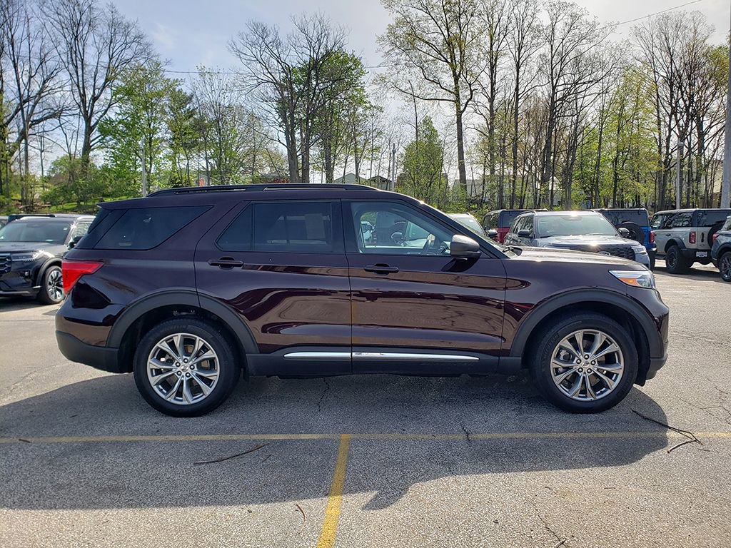 Used 2022 Ford Explorer XLT w/ Equipment Group 202A AWD/4WD image 3