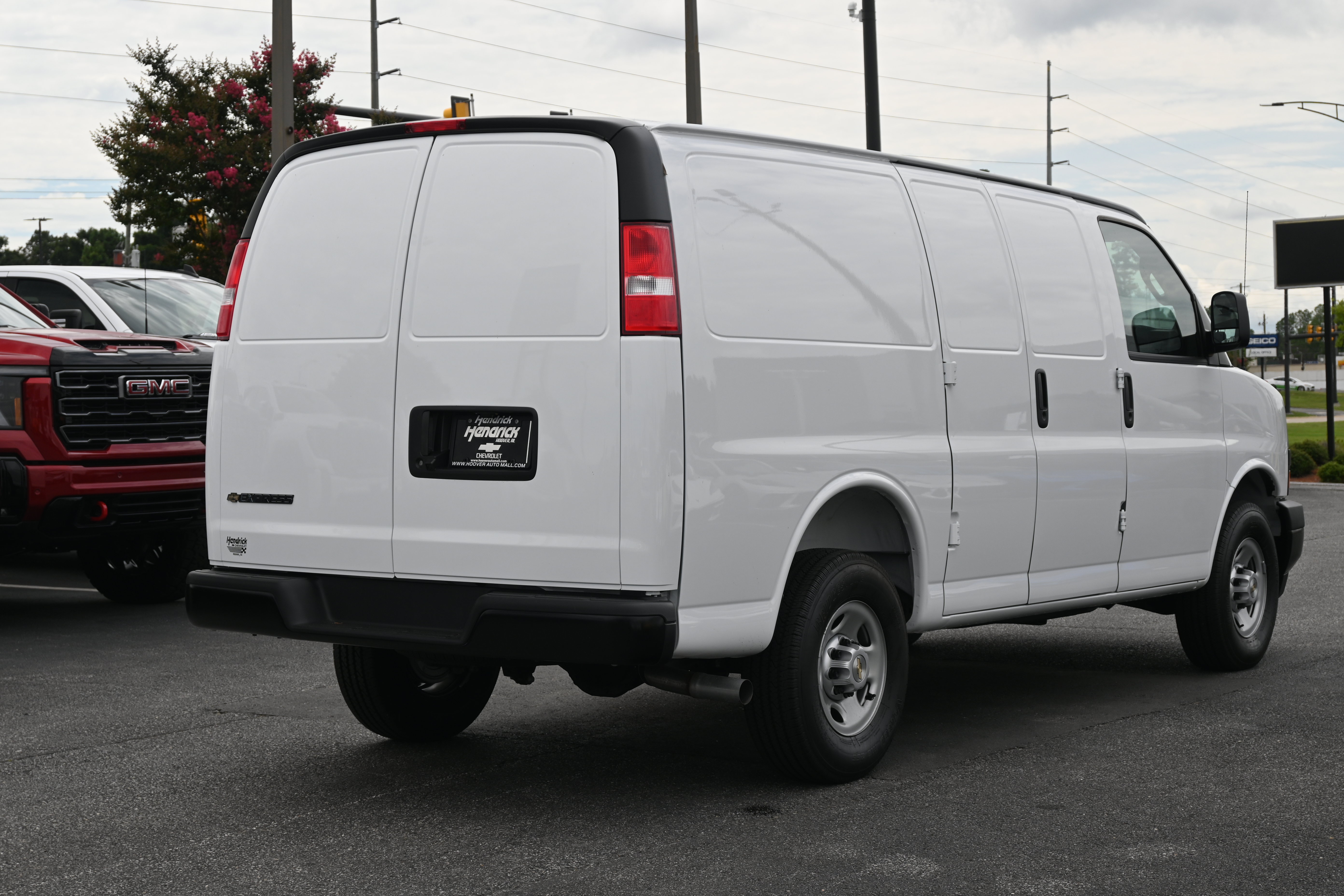 New 2025 Chevrolet Express 2500 w/ Driver Convenience Package RWD image 10