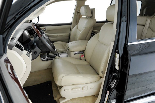 Used 2014 Lexus LX 570 4WD image 40