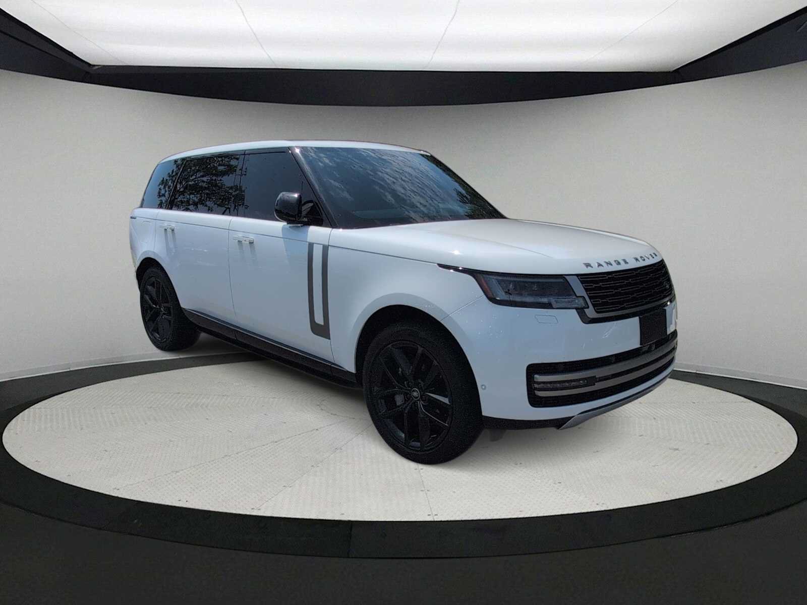 Used 2024 Land Rover Range Rover Long Wheelbase SE AWD/4WD image 2