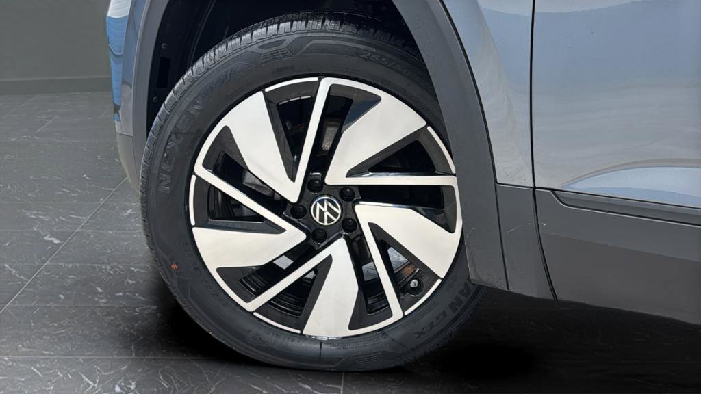 Used 2025 Volkswagen Atlas SE image 34