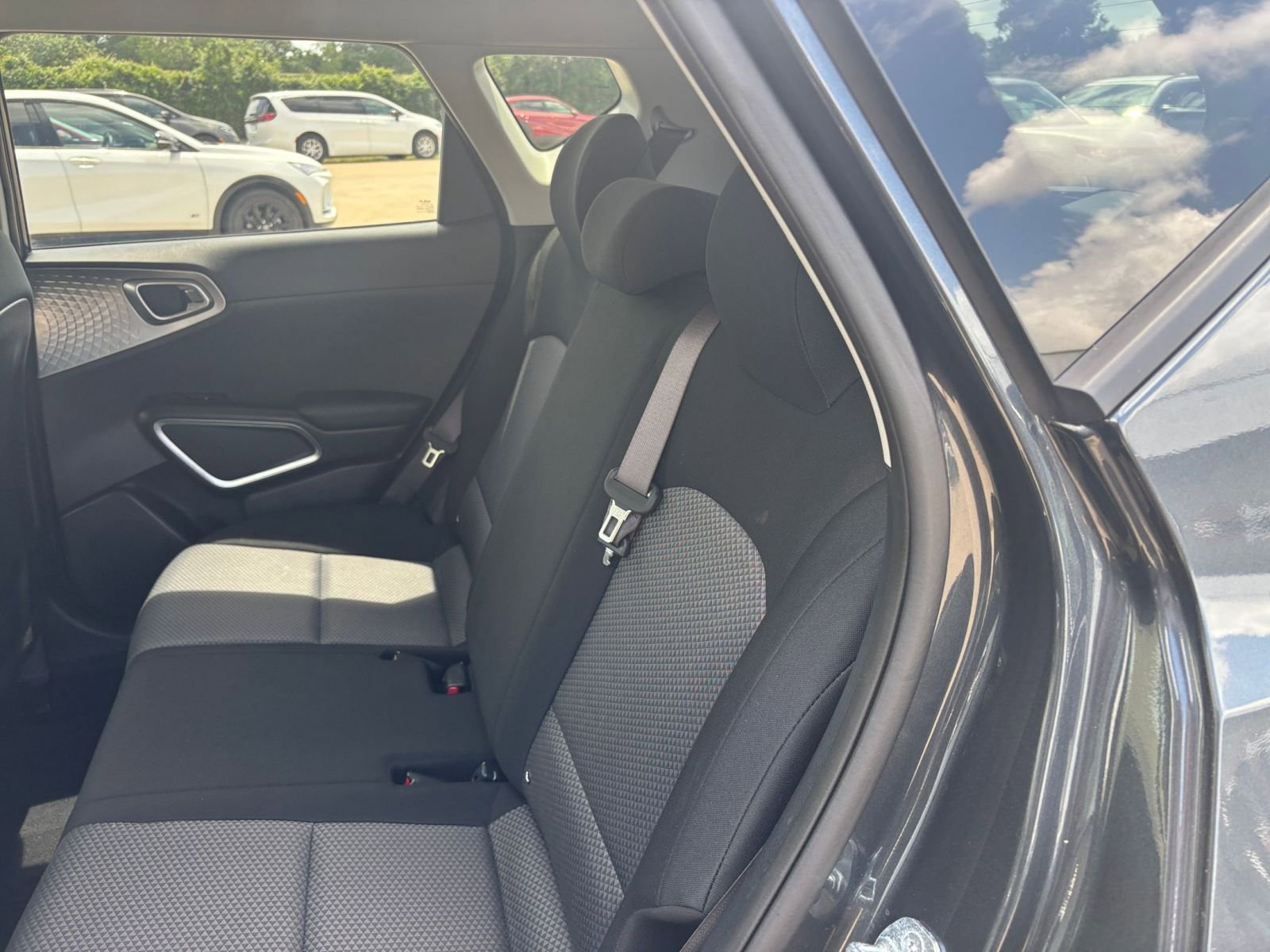 Used 2025 Kia Soul LX w/ LX Technology Package FWD image 23