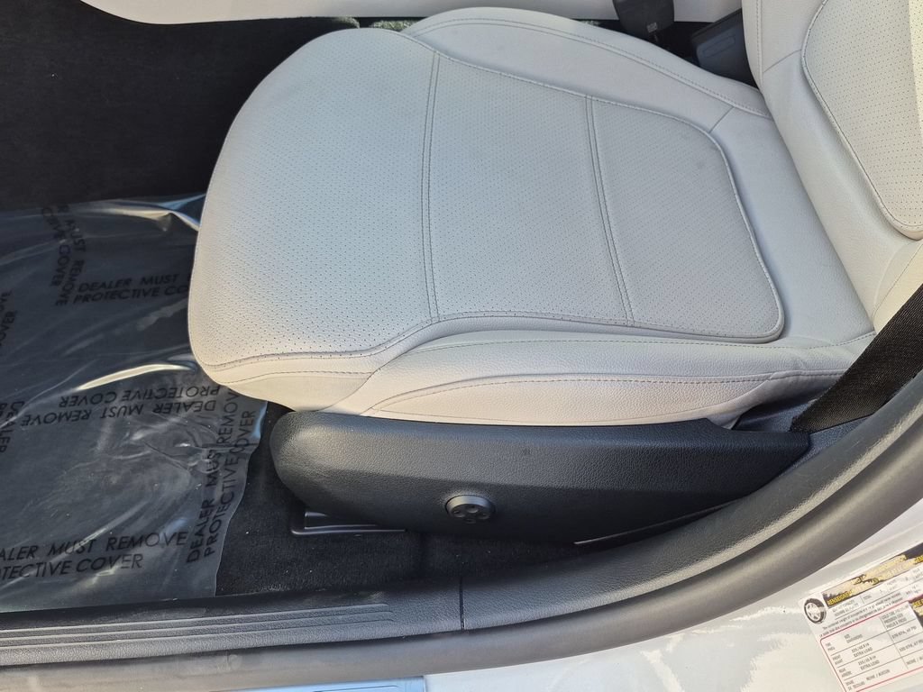 Used 2025 Mercedes-Benz C 300 Sedan image 12
