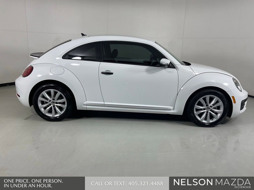 Used 2017 Volkswagen Beetle 1.8T Classic FWD image 5
