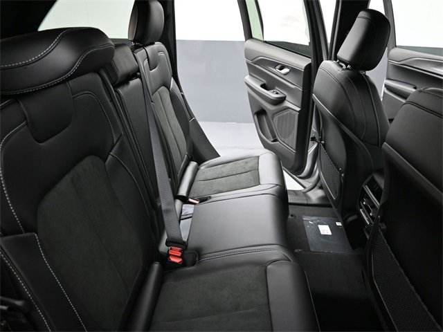 New 2025 Jeep Grand Cherokee Altitude image 20