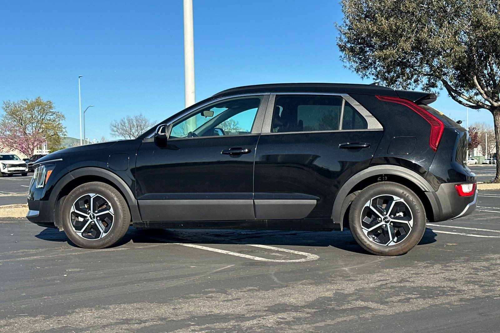 Certified 2025 Kia Niro EX w/ EX Cold Weather Package image 8