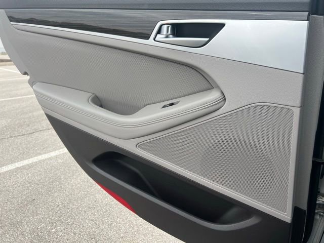 Used 2015 Hyundai Genesis 3.8 image 29