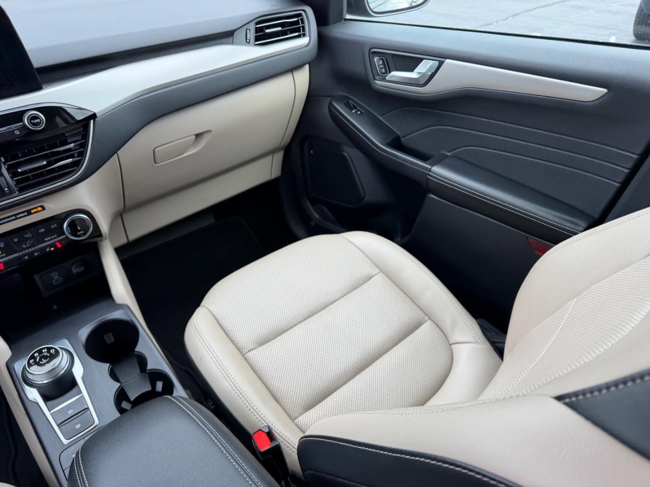 Used 2022 Ford Escape SEL w/ Technology Package image 16