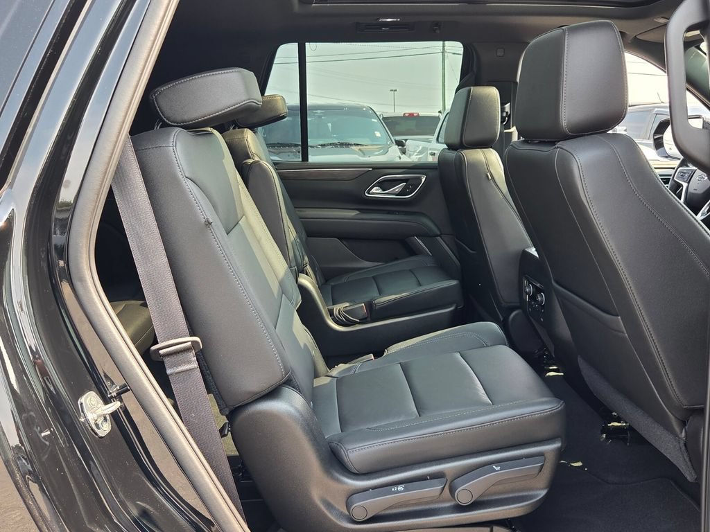 Used 2021 Chevrolet Tahoe Z71 w/ Luxury Package AWD/4WD image 12