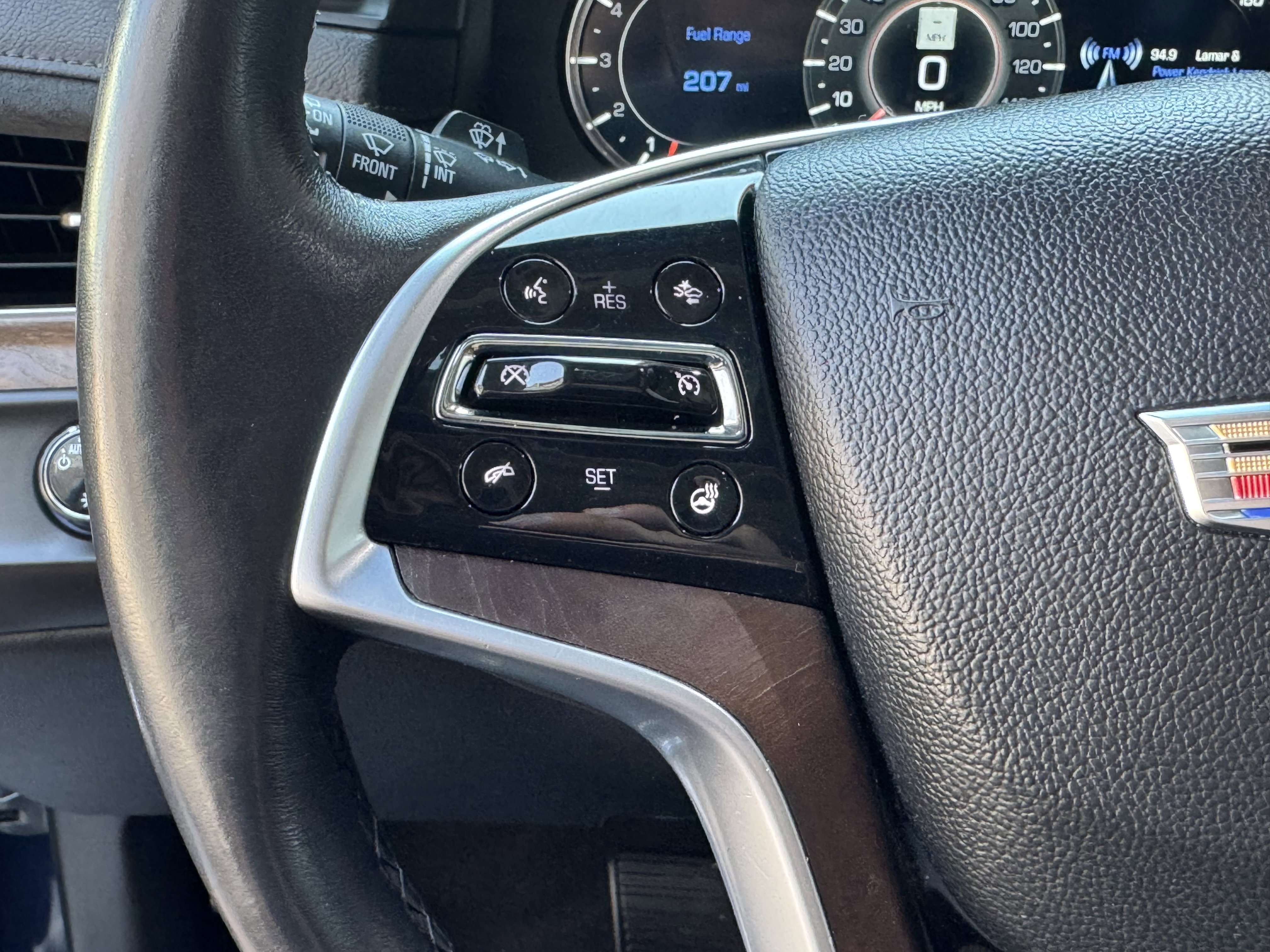Used 2017 Cadillac Escalade ESV Luxury image 21