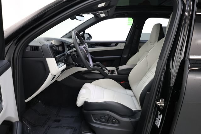 Used 2026 Porsche Cayenne AWD/4WD image 58