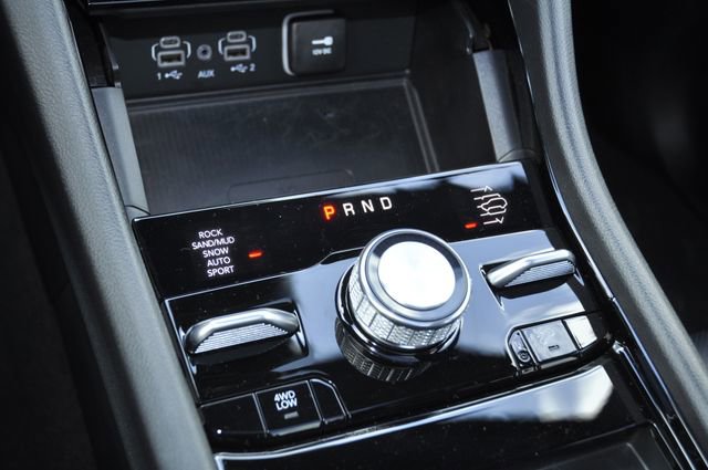 Used 2024 Jeep Grand Cherokee Overland w/ Luxury Tech Group IV image 32