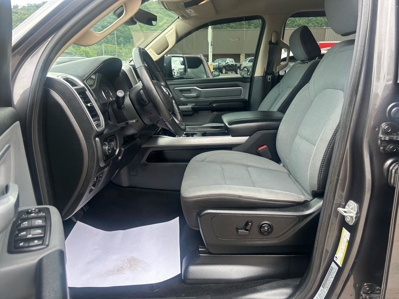 Used 2020 RAM 1500 Big Horn AWD/4WD image 13