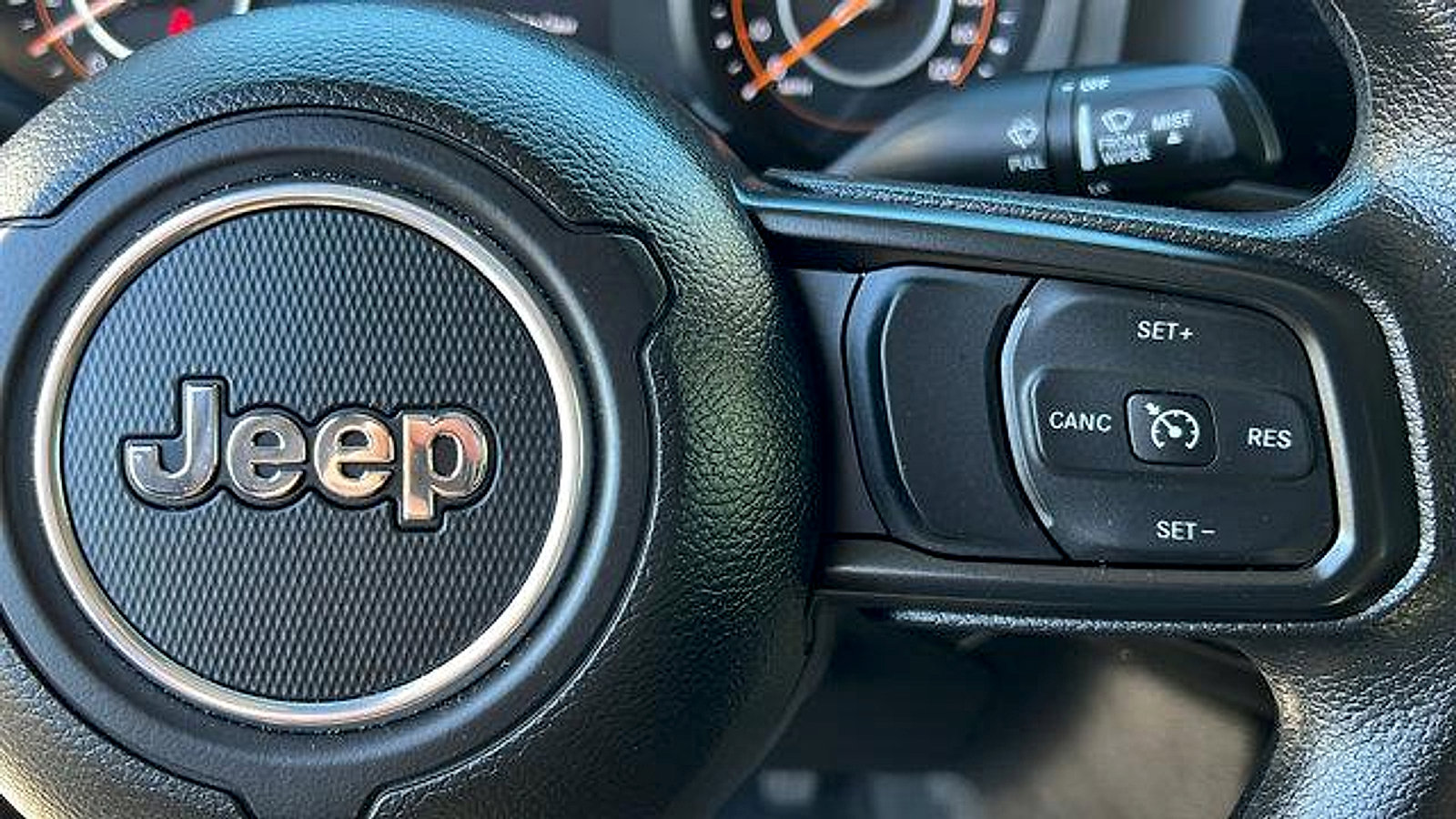 Used 2025 Jeep Gladiator Sport image 27