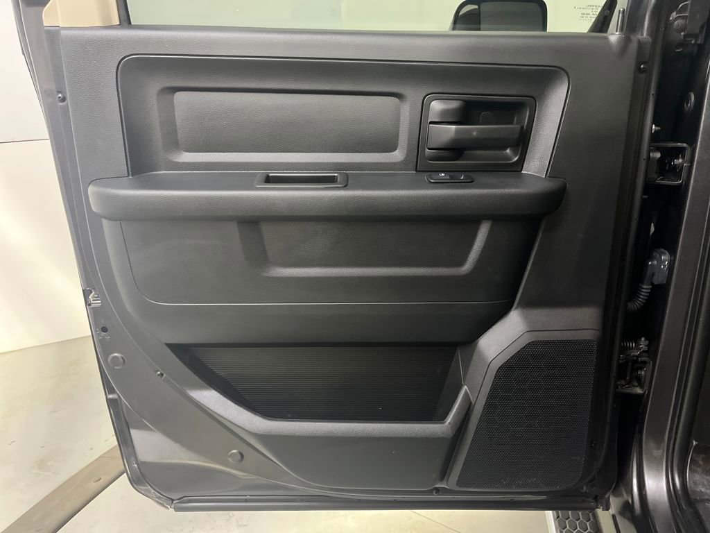 Used 2018 RAM 2500 Tradesman w/ Chrome Appearance Group image 29