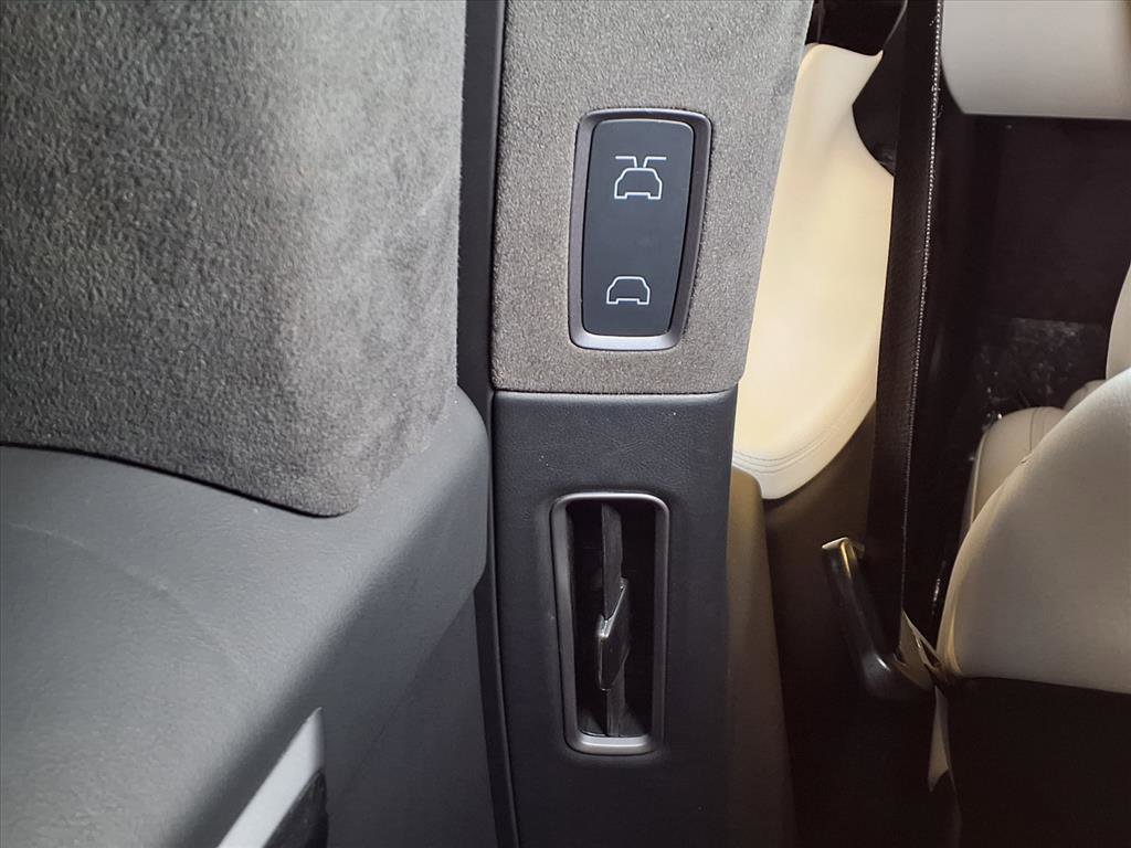 Used 2019 Tesla Model X 75D image 17