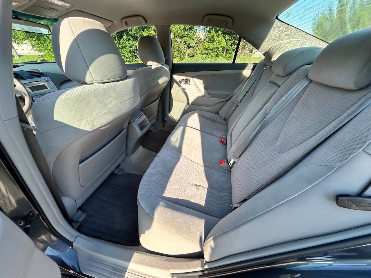 Used 2011 Toyota Camry LE FWD image 13