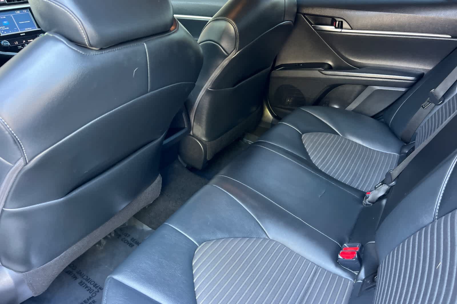Used 2020 Toyota Camry SE w/ Carpet Mat Package FWD image 4