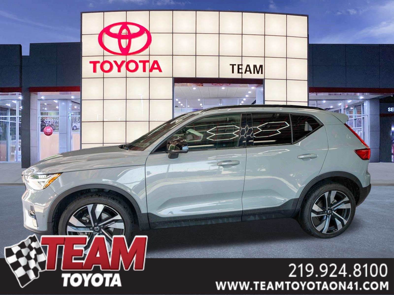 Used 2024 Volvo XC40 B5 Plus w/ Protection Package Premier AWD/4WD image 1