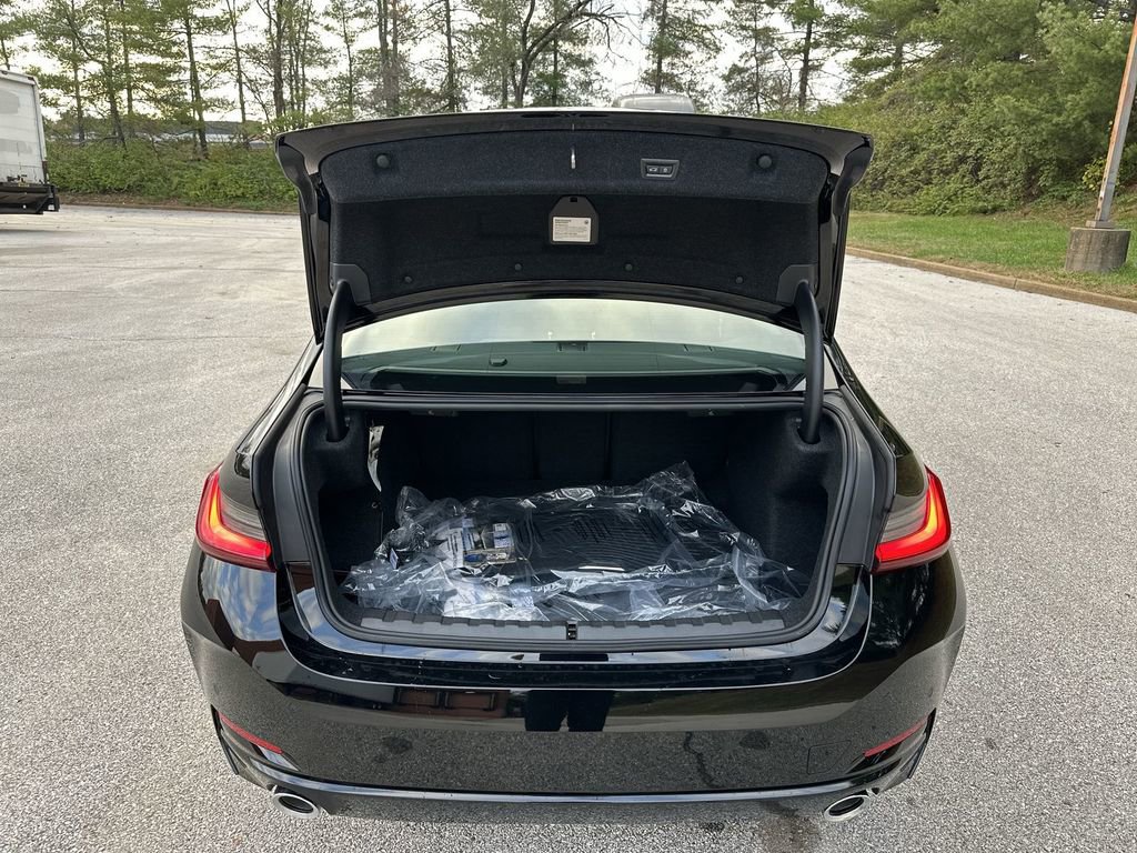 Used 2025 BMW 330i xDrive Sedan w/ M Sport Package image 32