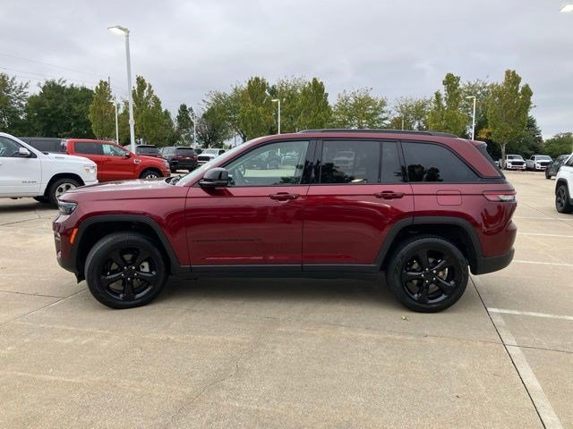 Certified 2023 Jeep Grand Cherokee Limited w/ Black Appearance Package AWD/4WD image 5