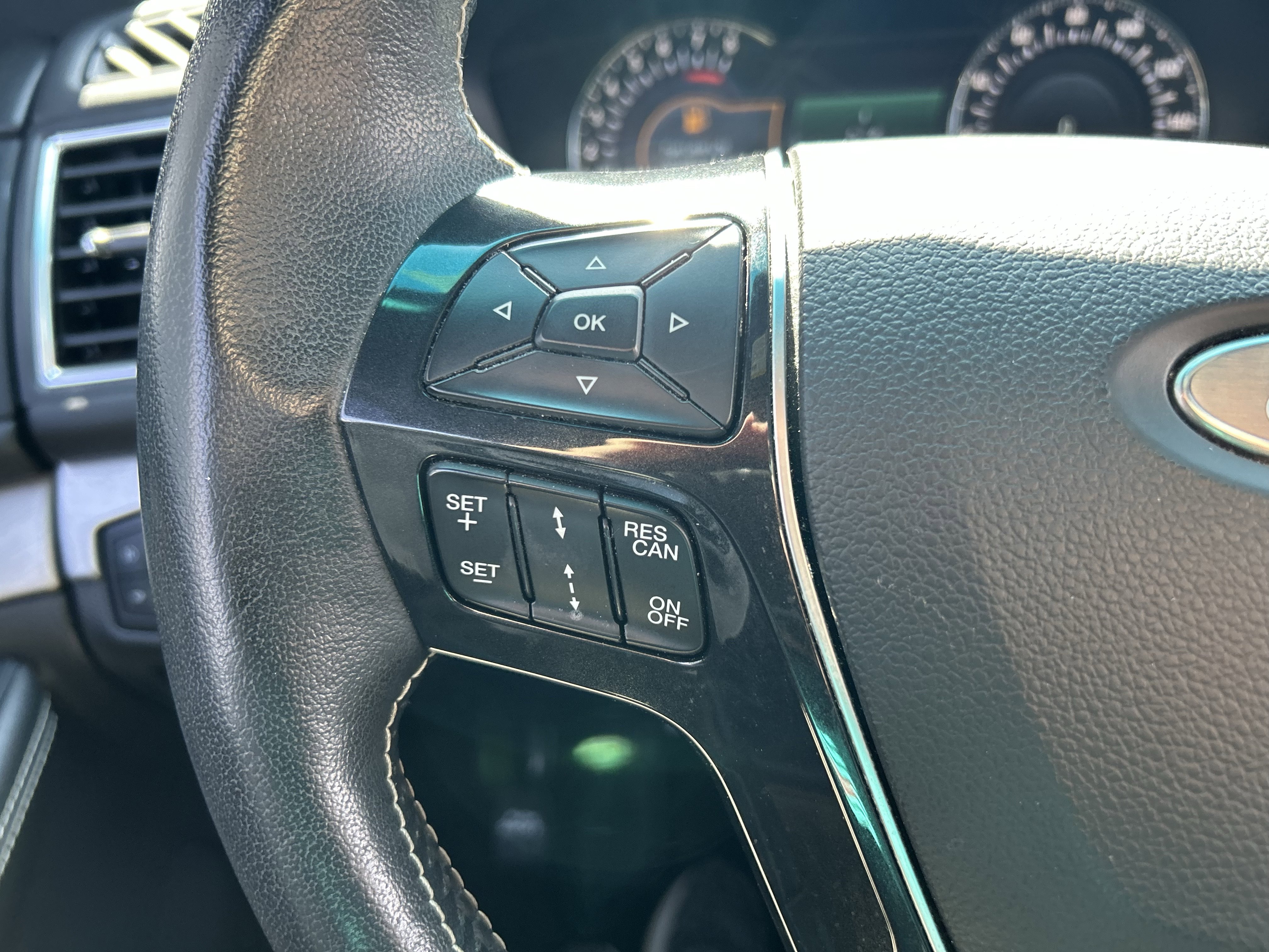 Used 2016 Ford Explorer Platinum image 18