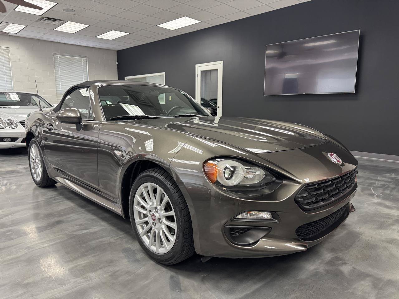 Used 2017 FIAT 124 Spider Classica RWD image 23