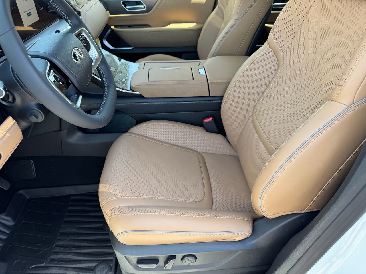 New 2026 INFINITI QX80 Luxe RWD image 15