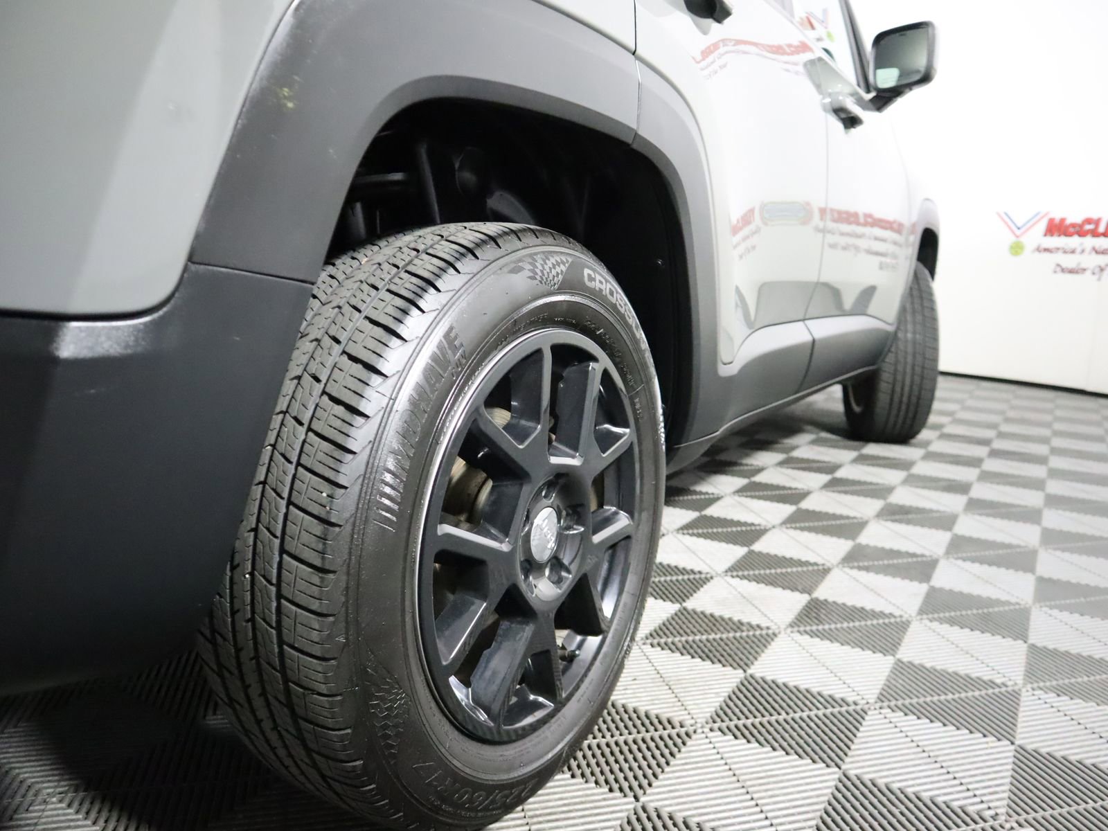 Used 2020 Jeep Renegade Latitude w/ Cold Weather Group image 10