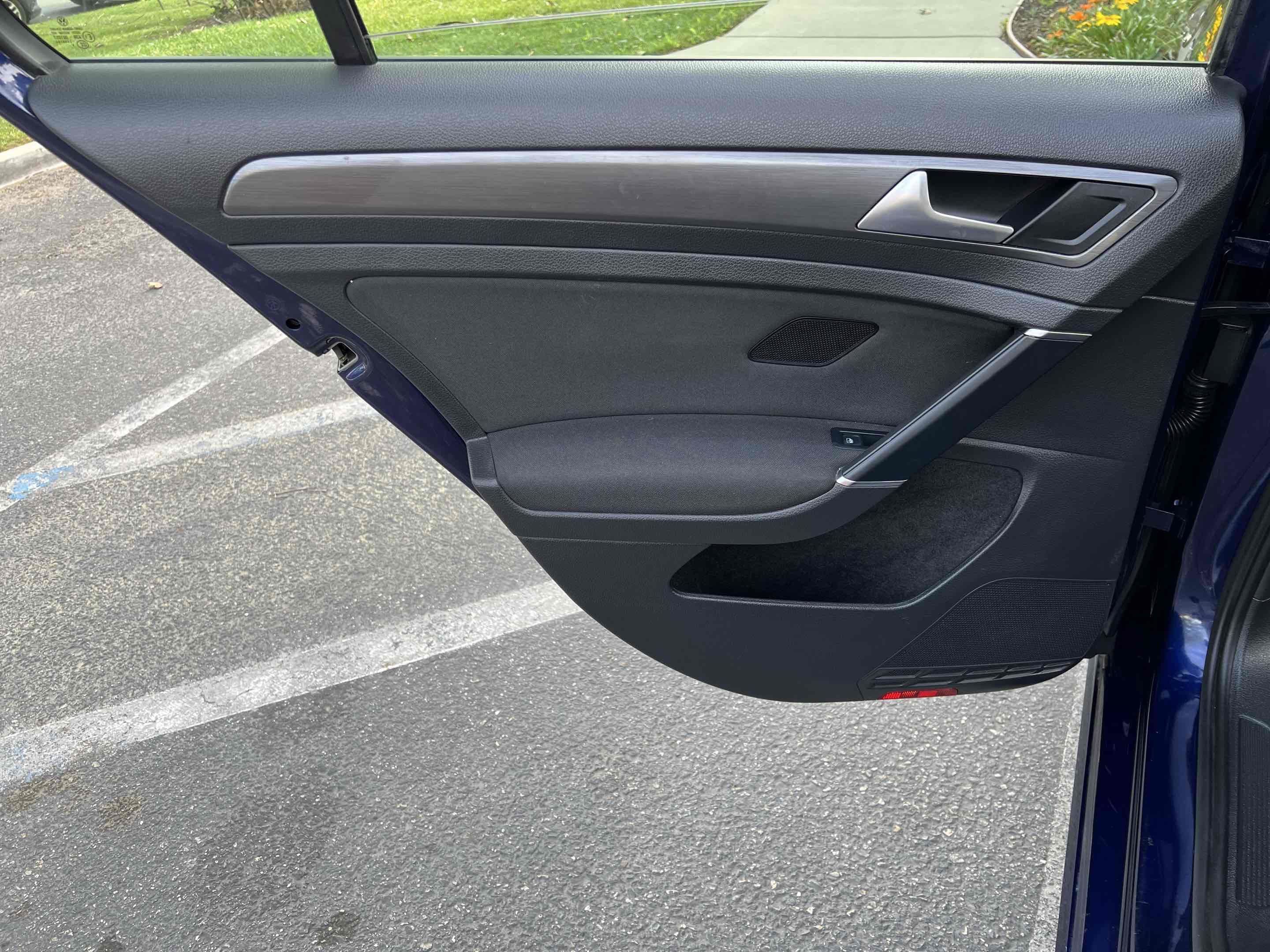 Used 2019 Volkswagen e-Golf SE w/ Driver Assistance Package image 68