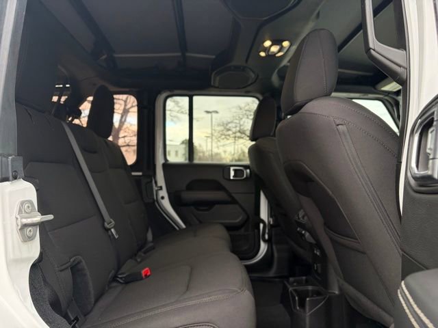 Used 2023 Jeep Wrangler Sahara image 18