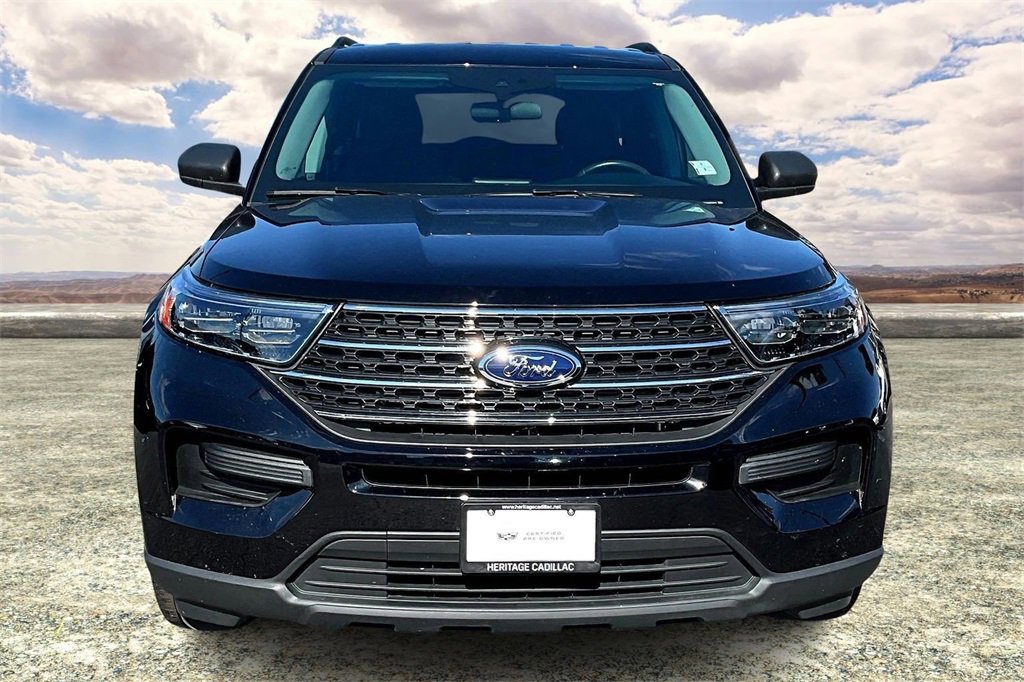Used 2023 Ford Explorer XLT image 2