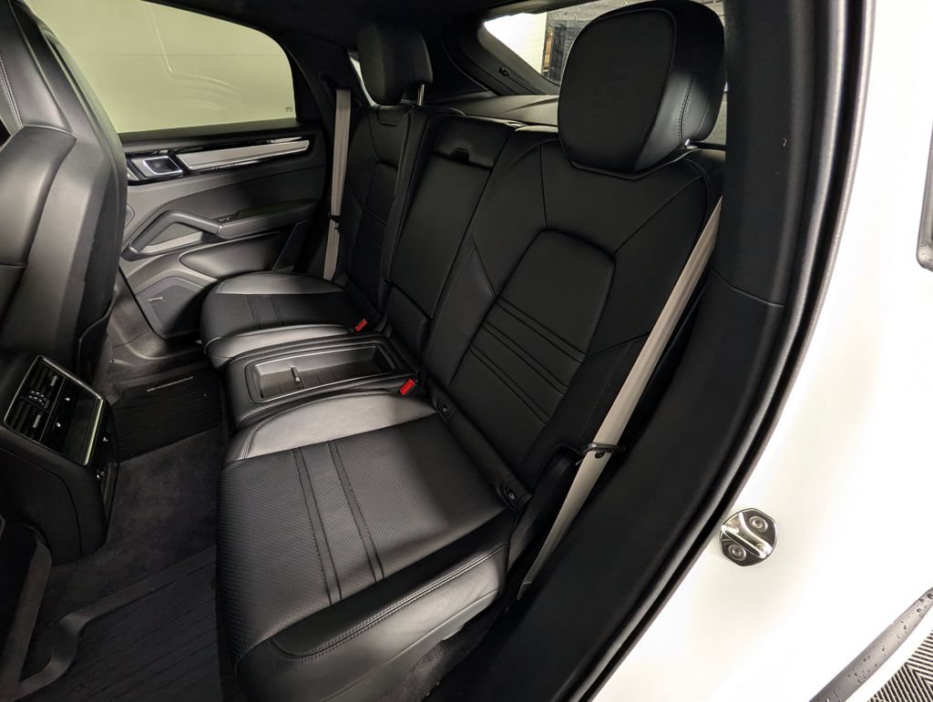 Certified 2023 Porsche Cayenne Platinum Edition AWD/4WD image 22