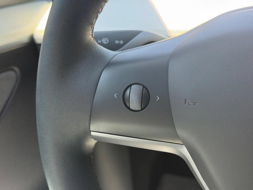 Used 2024 Tesla Model Y Performance AWD/4WD image 17