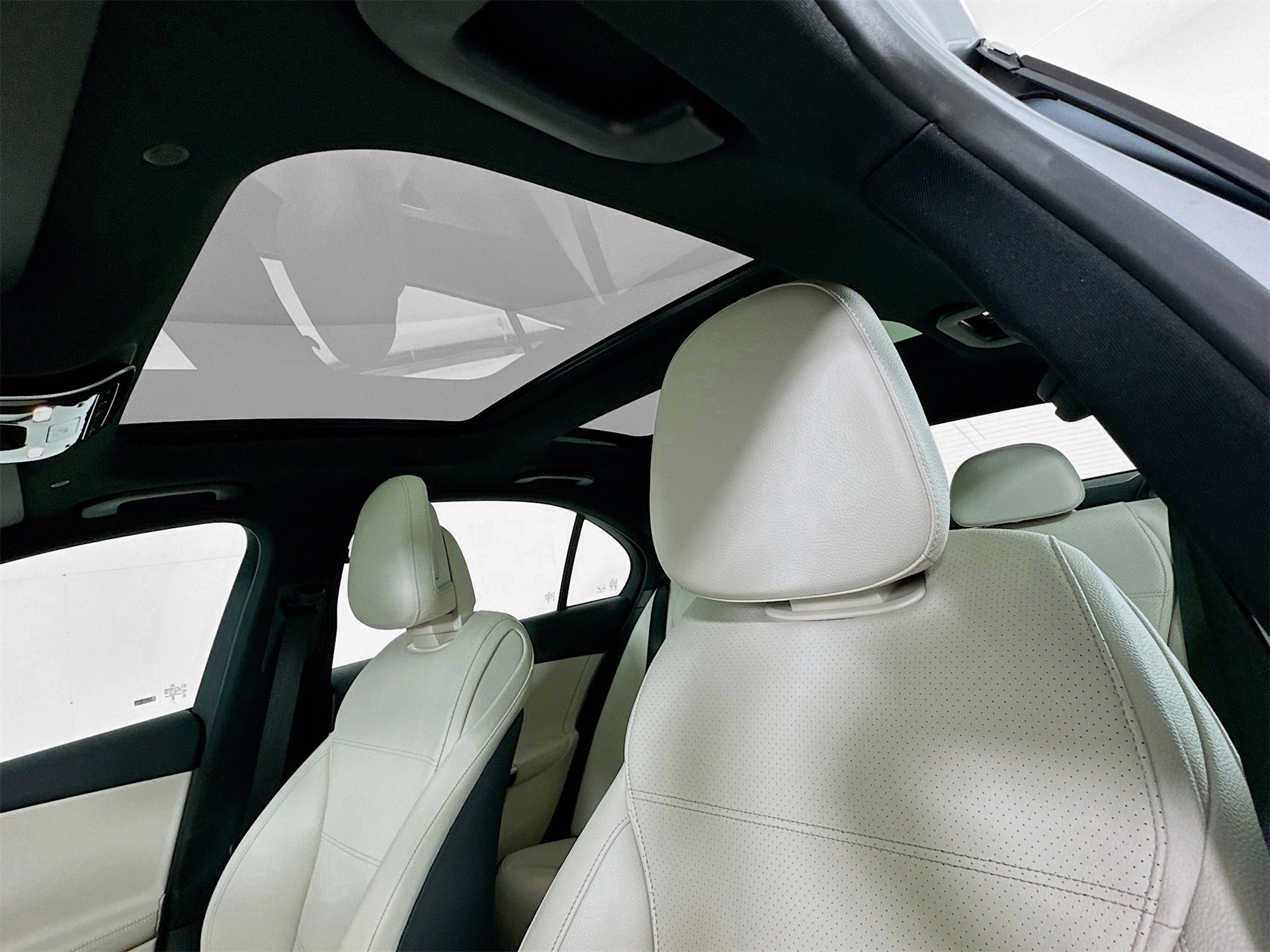 Used 2025 Mercedes-Benz C 300 Sedan image 24