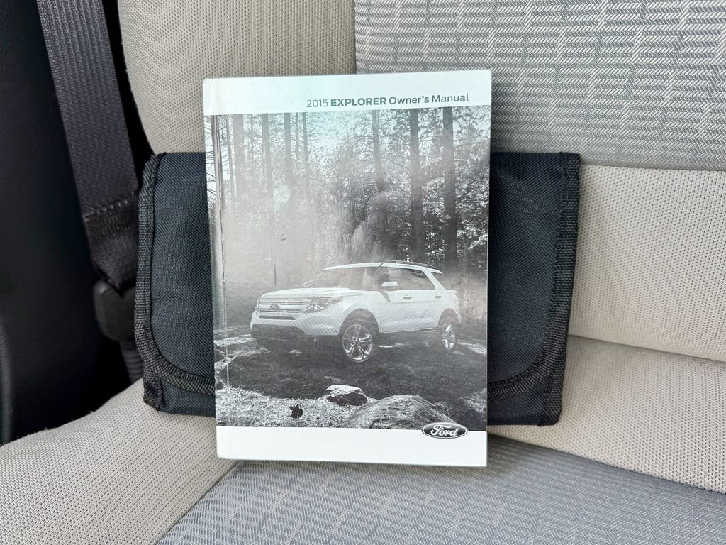 Used 2015 Ford Explorer XLT AWD/4WD image 37