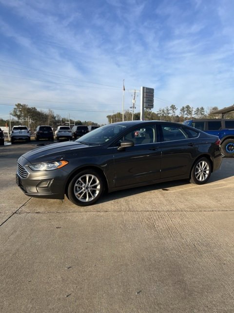 Used 2019 Ford Fusion SE image 3